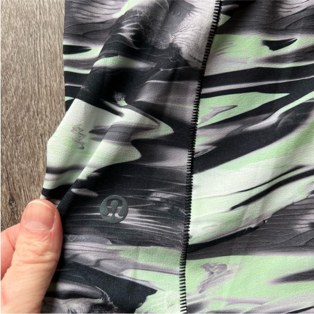 Lululemon Mist Over Windbreaker in Paint Glide Multi Size 4 - Picture 5 of 10